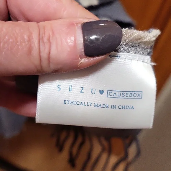 NWOT Ethically Produced Dark/Light Gray Fringed Wrap - Picture 3 of 4